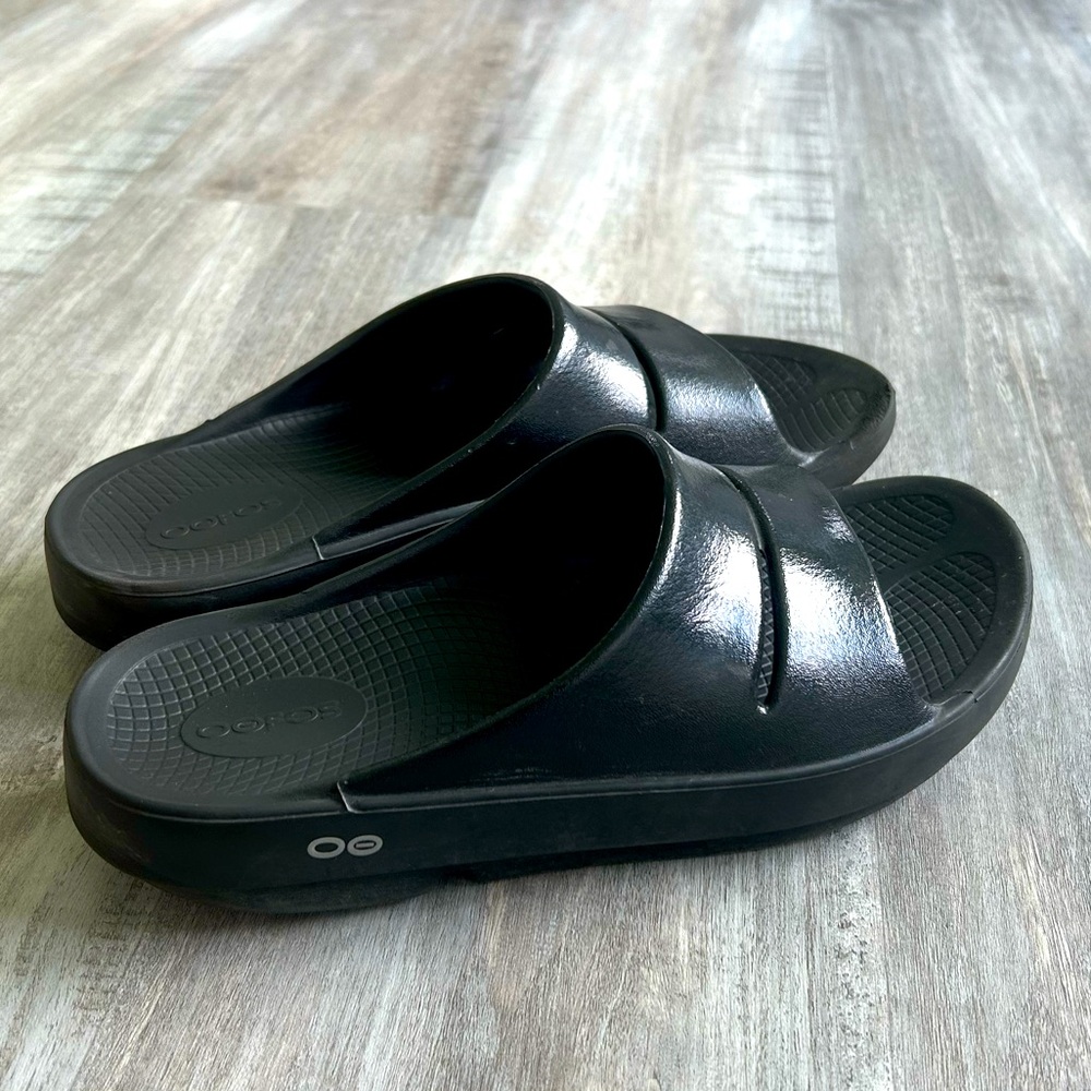 Oofos Ooahh Luxe Sandals